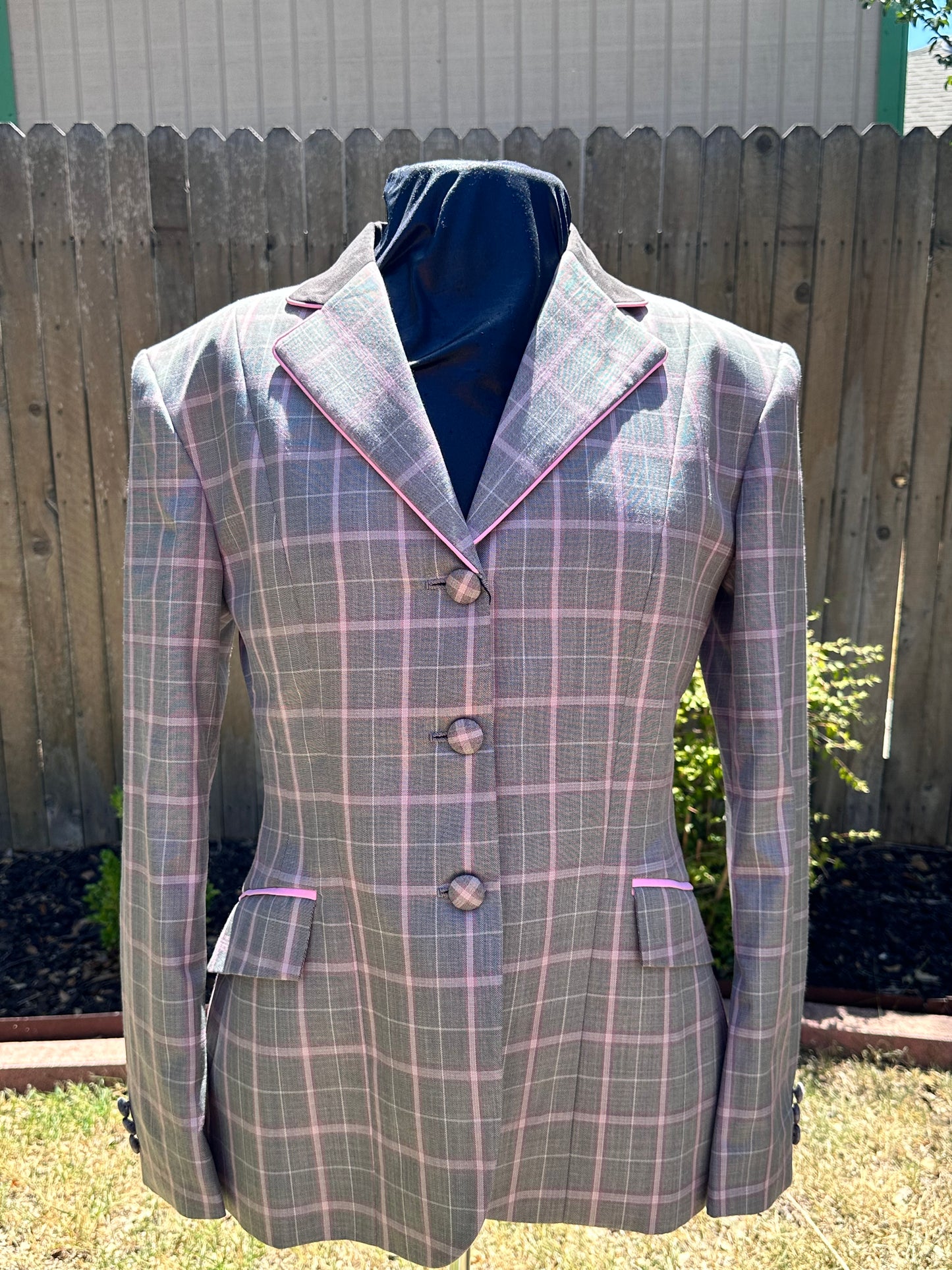 #FS26LE Hunt Coat grey and pink plaid Size 18