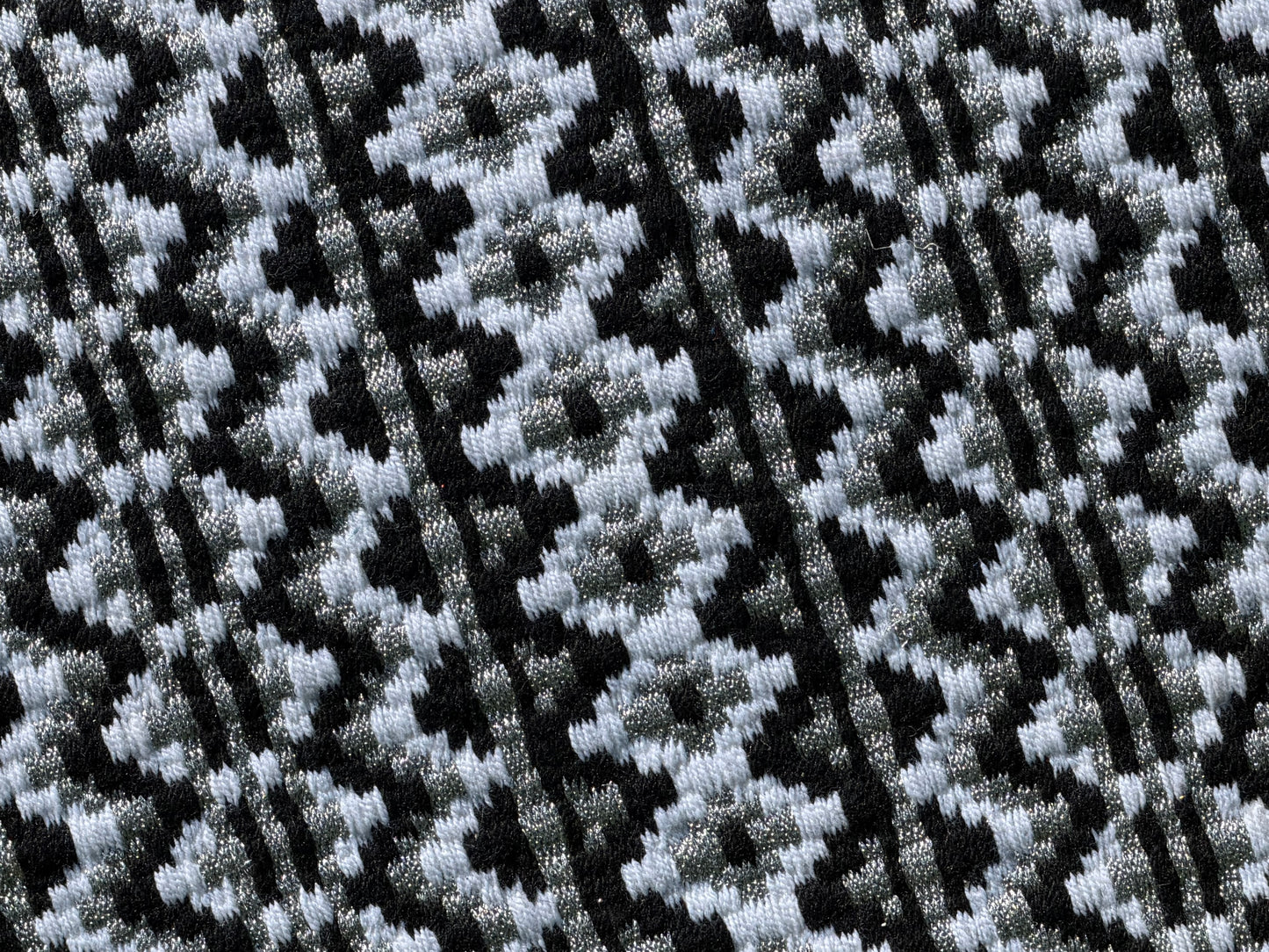 B525 Oversized Saddle Blanket Show Black, Whtie, Matte Metallic Silver