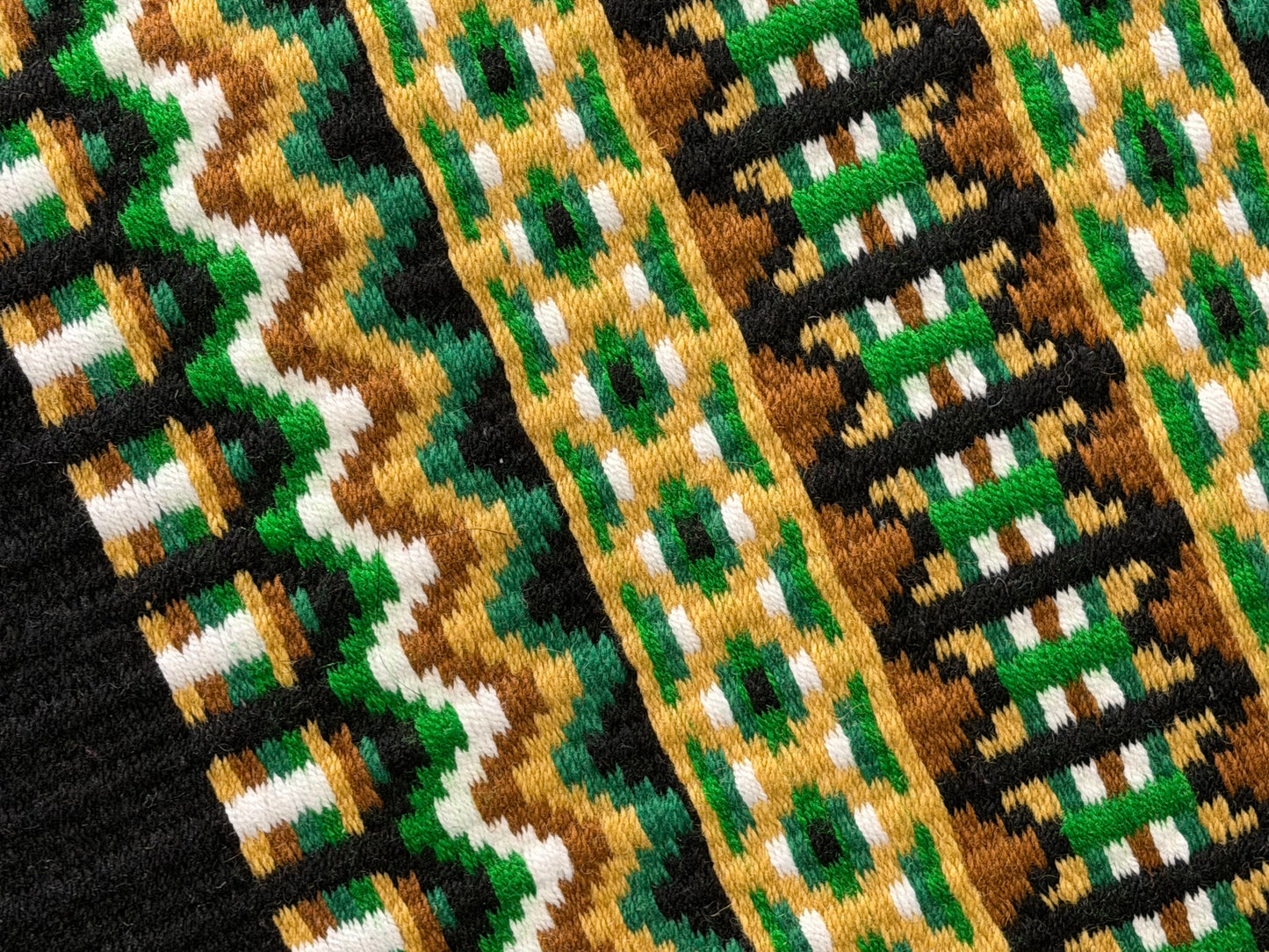 B604 Oversized Saddle Blanket Emerald Green, Black, White, Indian Tan, Sheep Skin, Kelly Green