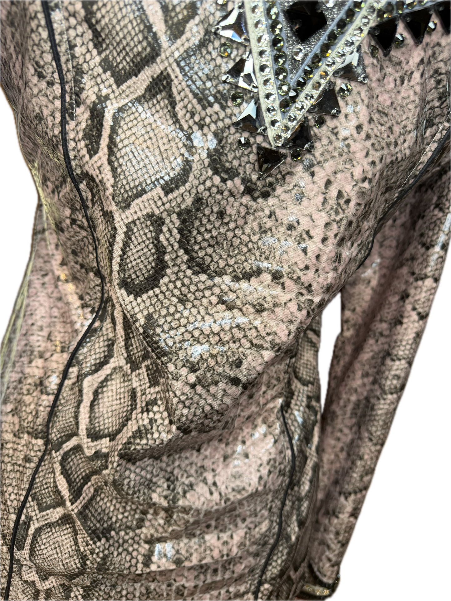 Size medium day shirt pink and grey snack skin with GORGEOUS burgundy and clear accents