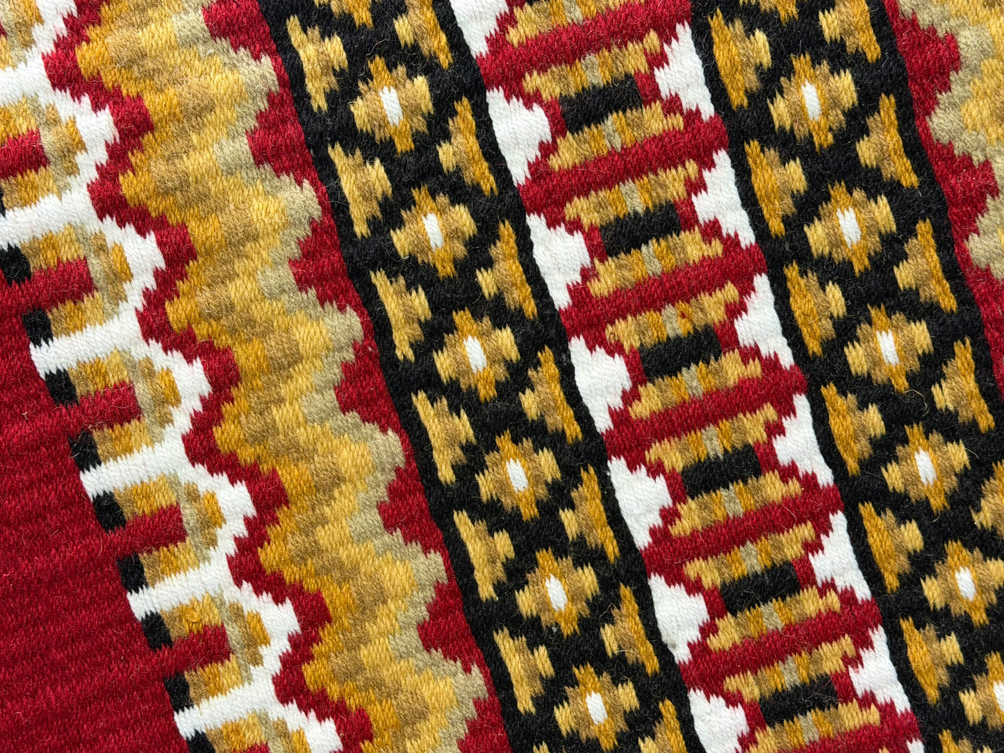 B586 Oversized Saddle Blanket Show Red, White, Gold, Raw Umber, Indian Tan, Black