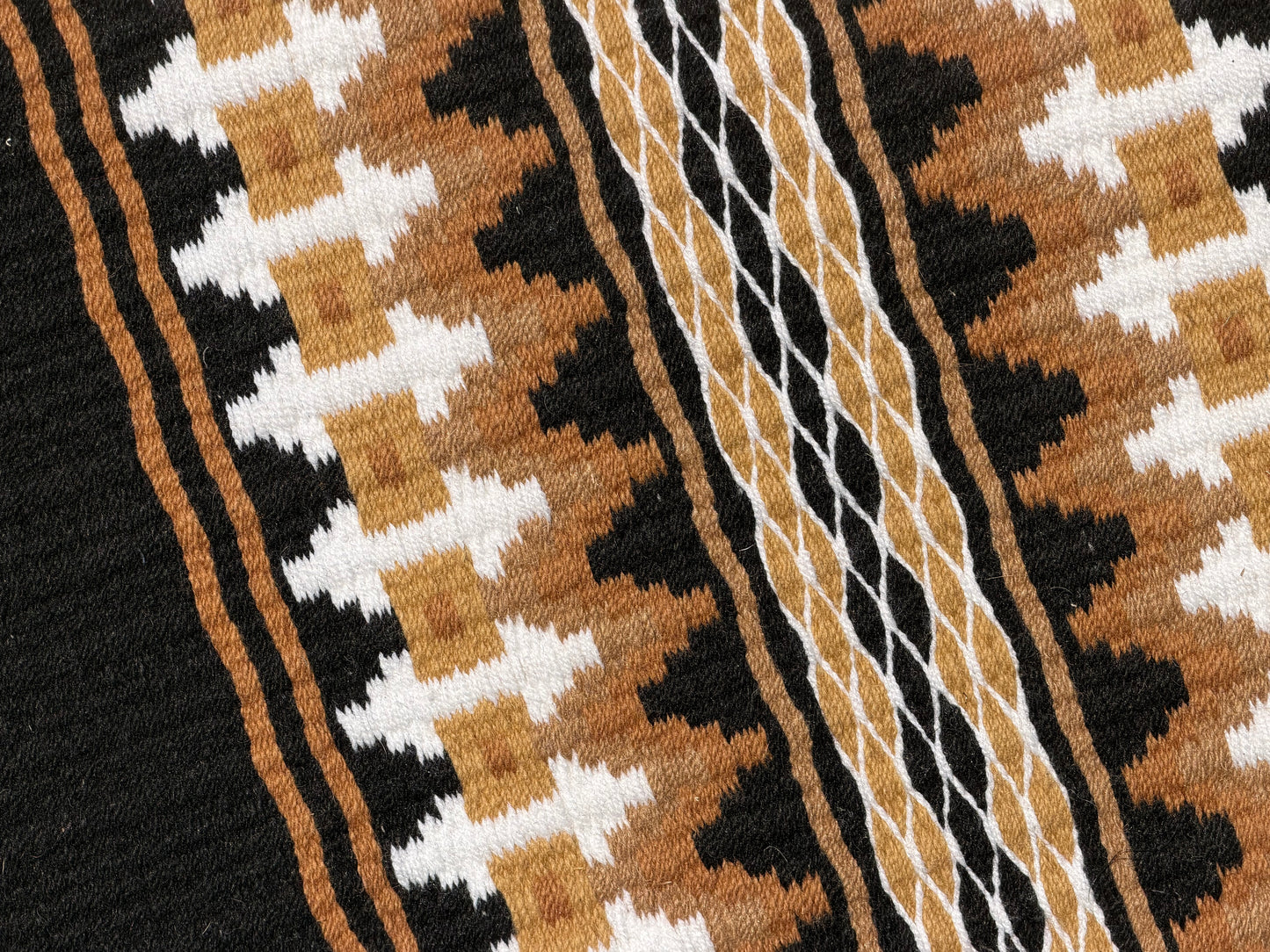 B548 Oversized Saddle Blanket Black, Raw Umber, Indian Tan, Sheep Skin, White
