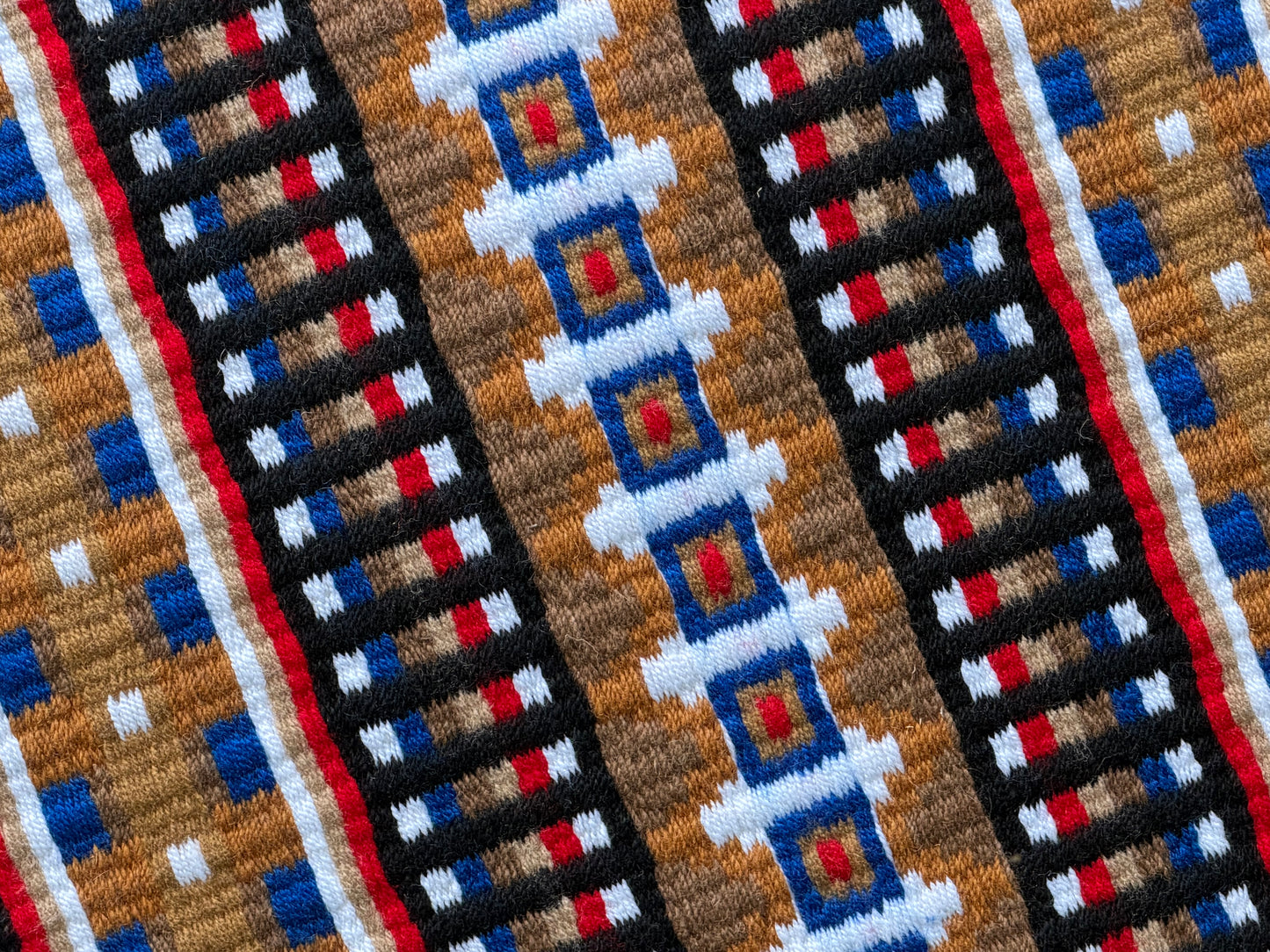B558 Oversized Saddle Blanket Black, Royal Blue, Show Red, White, Indian Tan, Sheep Skin, Raw Umber
