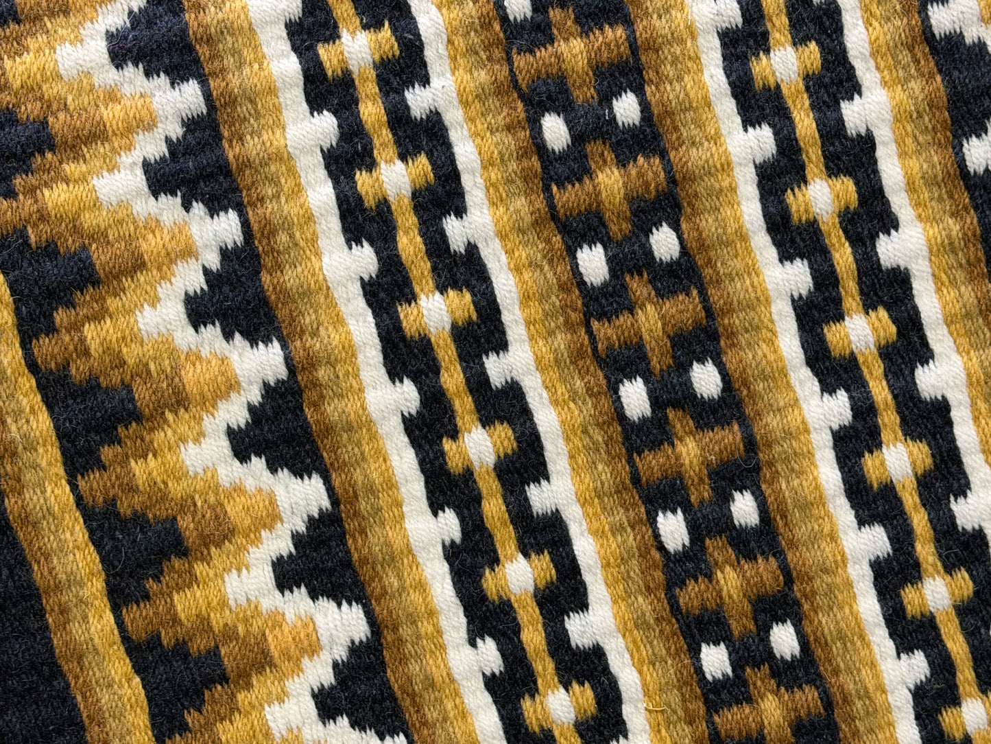 B590 Oversized Saddle Blanket Navy, White, Indian Tan, Raw Umber