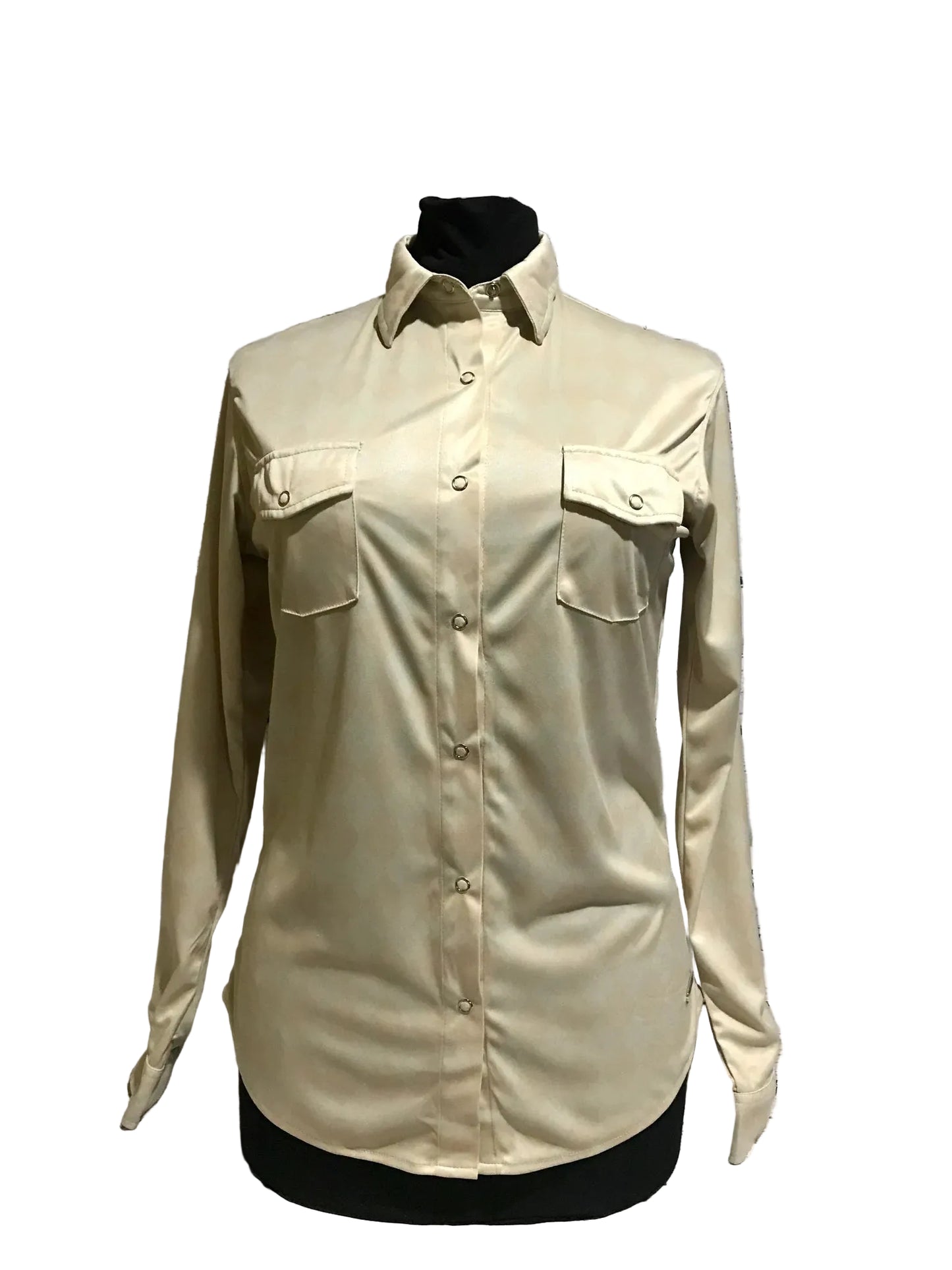 Cowboy Couture Ladie's snap shirt. Bone diamond prinnt