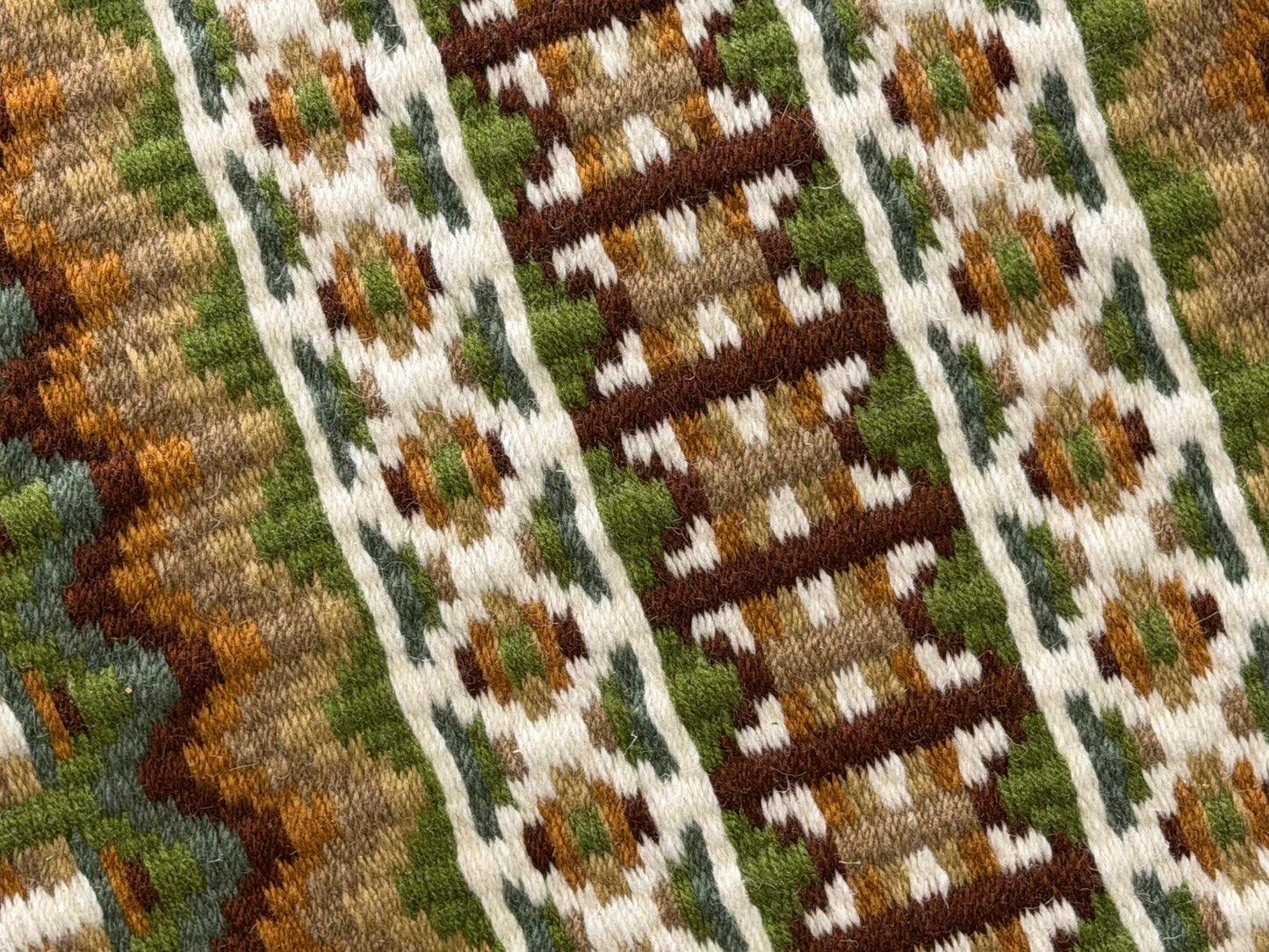 B597 Oversized Saddle Blanket Indian Tan, Sage Green, Raw Umber, Sheep Skin, Ivory, Chestnut