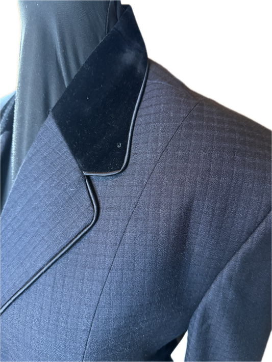 *44 Bust* Black Mini Box with Black Velvet Collar