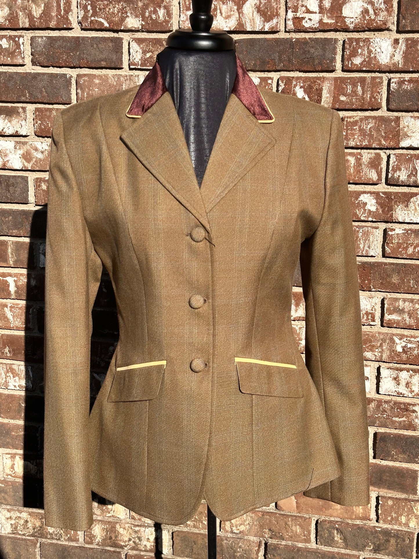 #R134 Size 10 Hunt Coat Brown/tan