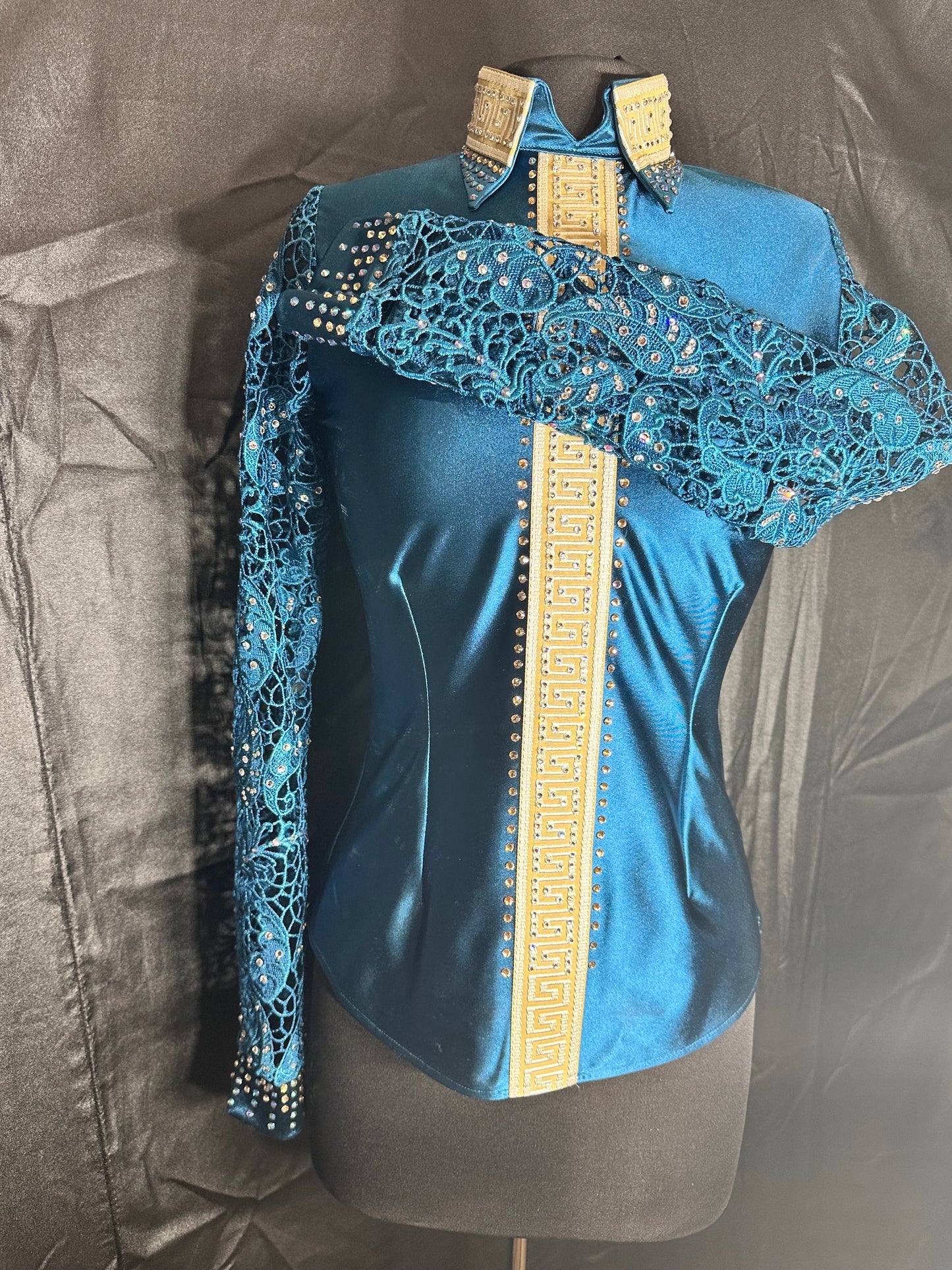 Size small teal back zip day shirt with lace sleeves