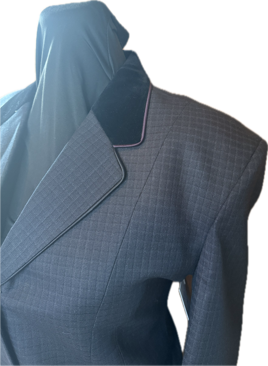 *38 Bust* Black Mini Box Burgundy Piping