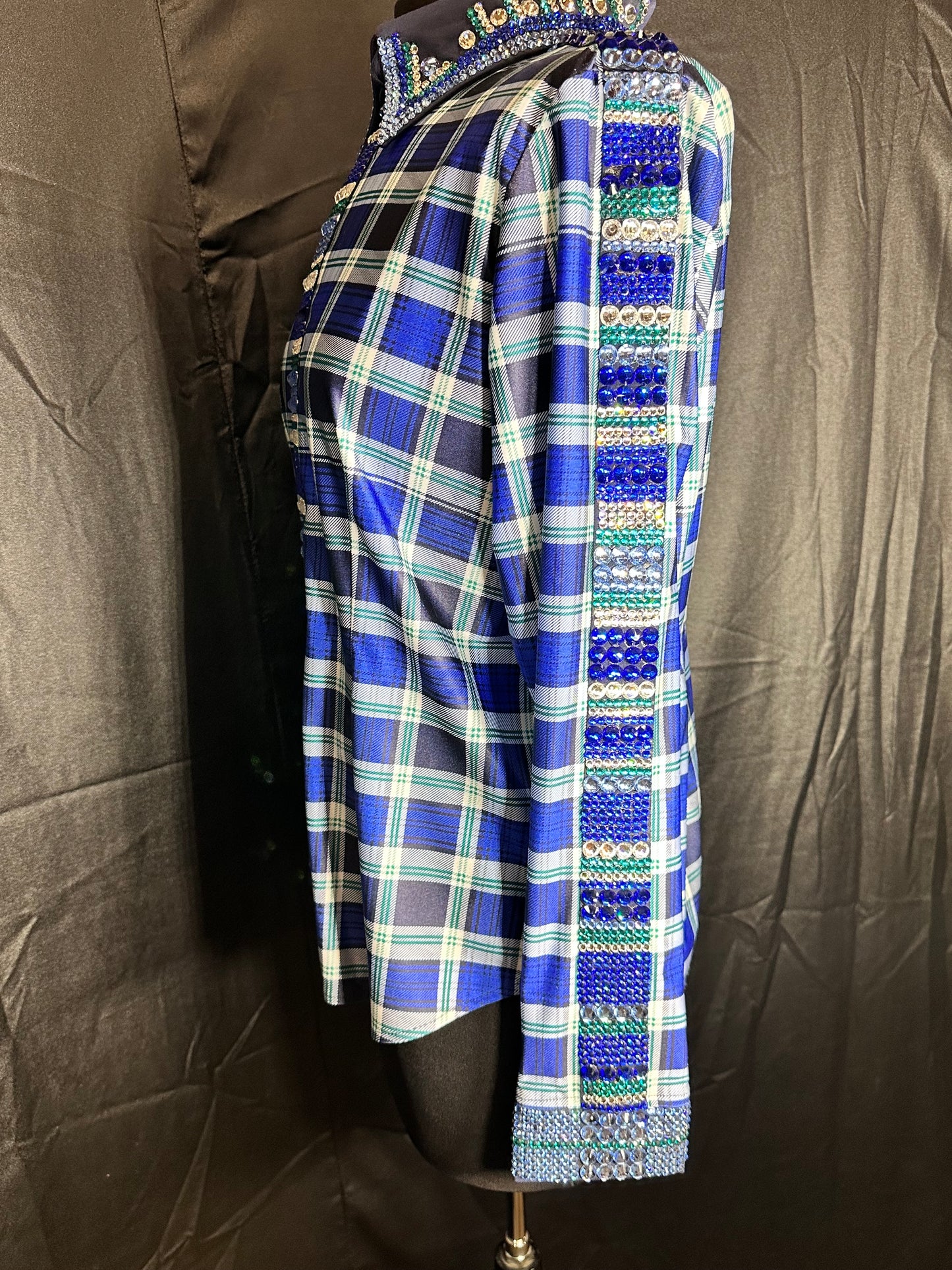 Size large back zip day shirt royal blue plaid