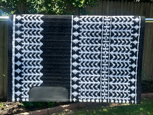 B204 Oversized Saddle Blanket black, white,