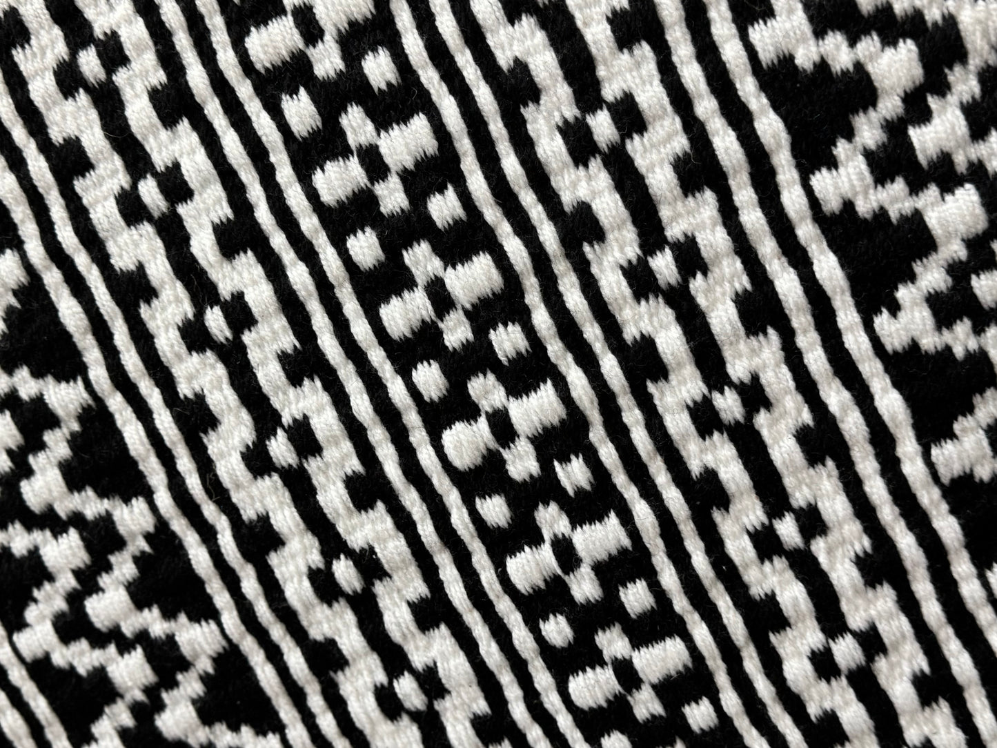 B225 Oversized Saddle Blanket Black, White