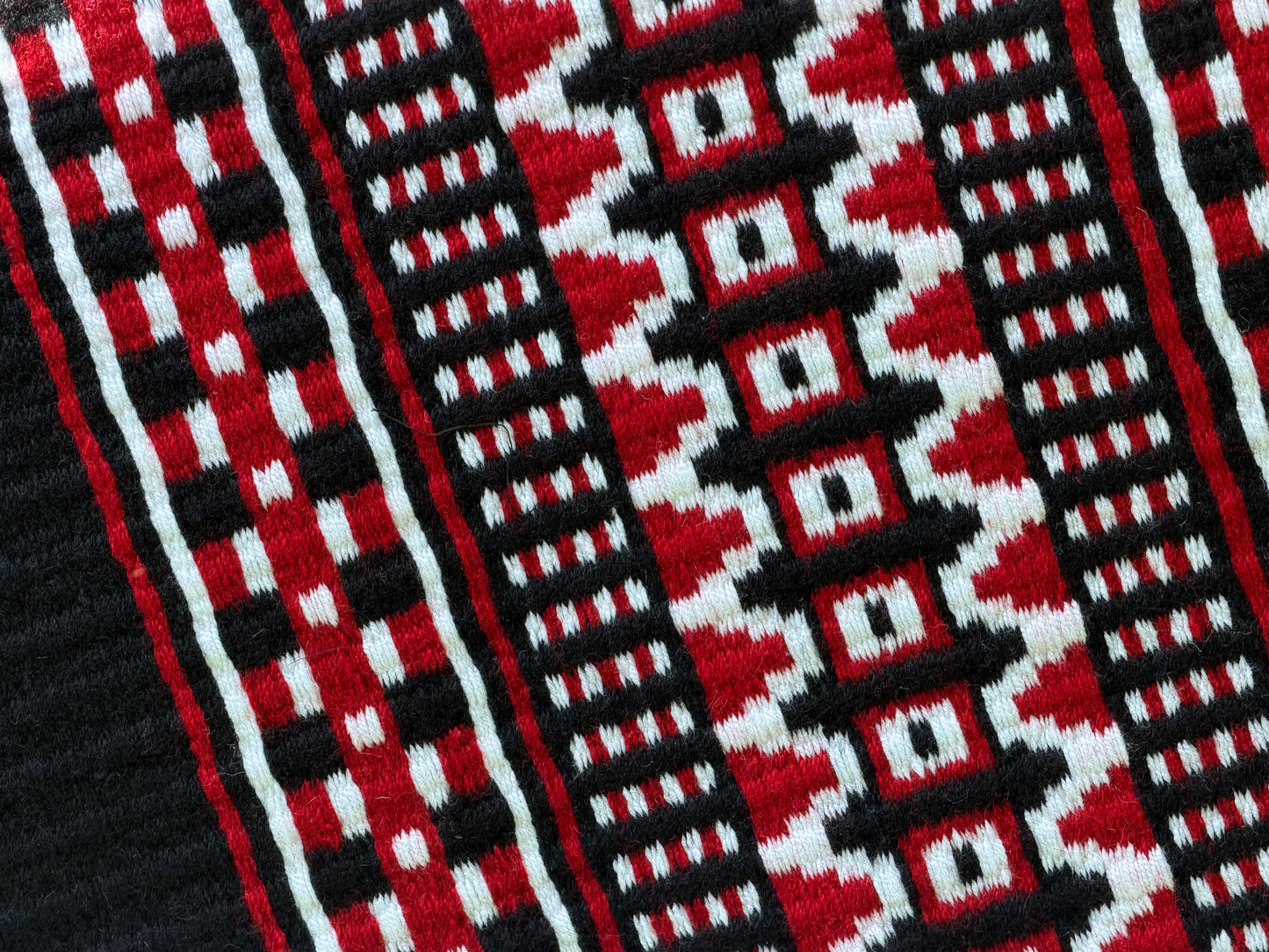 B567 Oversized Saddle Blanket Black, White, Show Red
