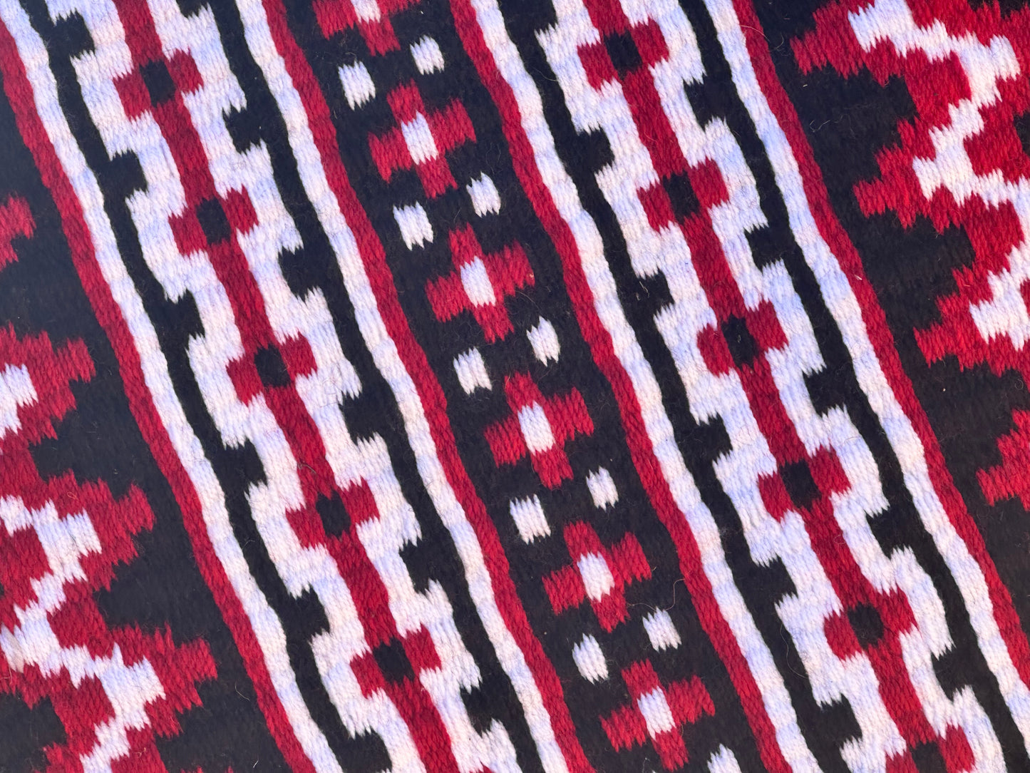 B149 Oversized Saddle Blanket black, red and white