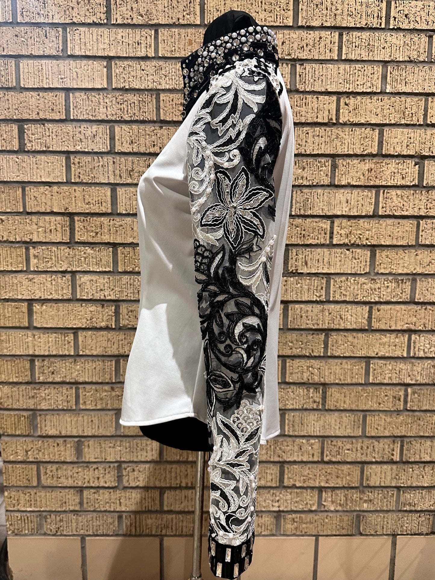 size small white day shirt stretch taffeta with white and black designs