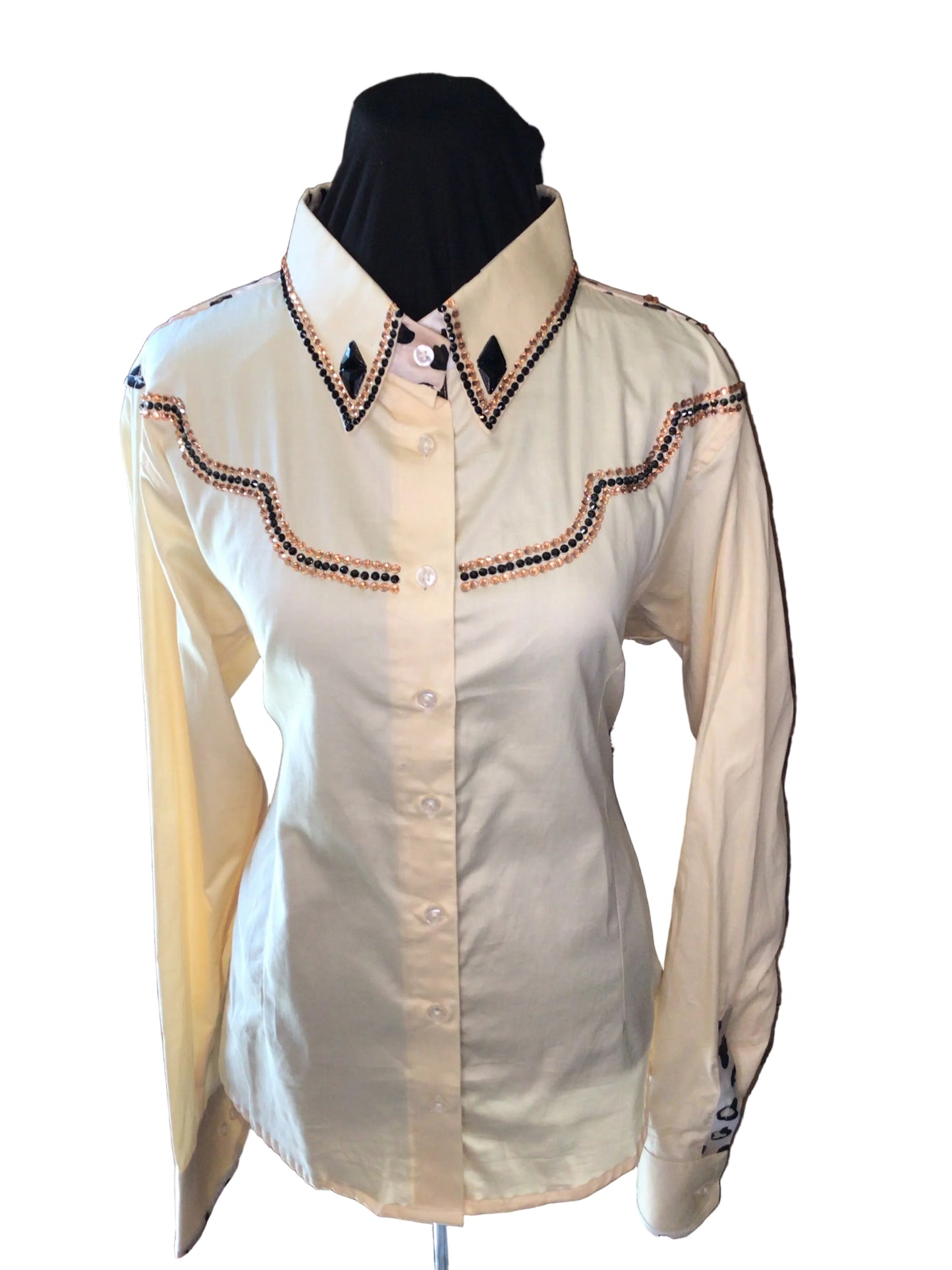 XL Cream Cotton Day Shirt. Button Front with Animal Print