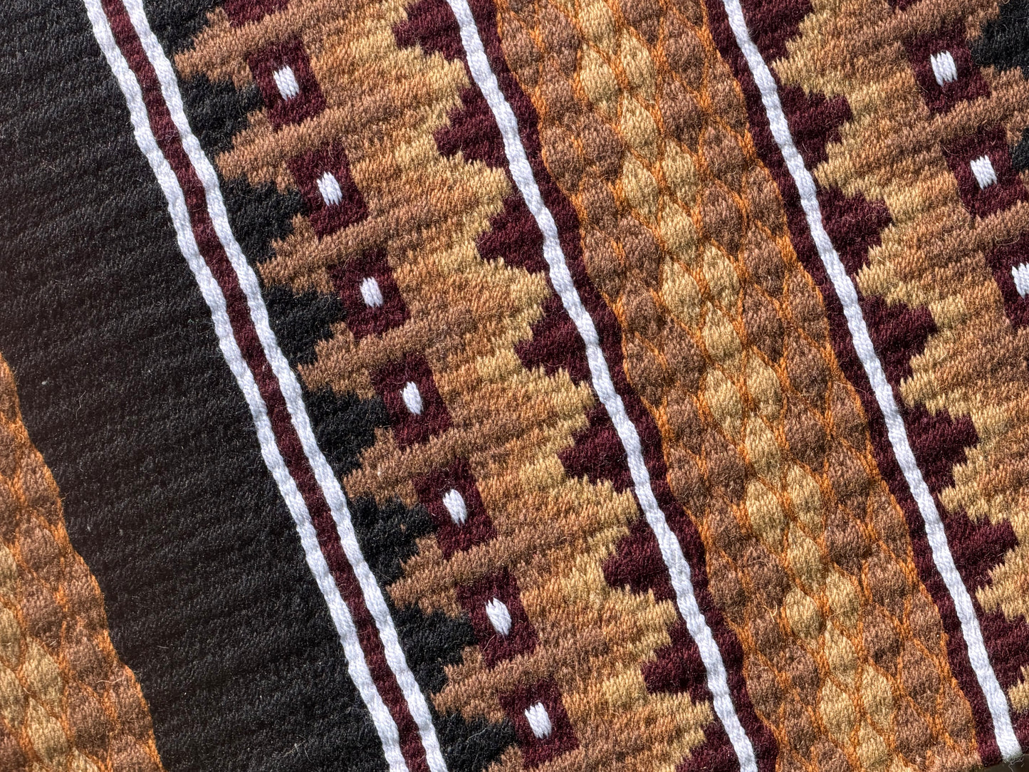 B530 Oversized Saddle Blanket Black, White, Burgundy, Caramel, Raw Umber, Sheep Skin, Indian Tan, Gold