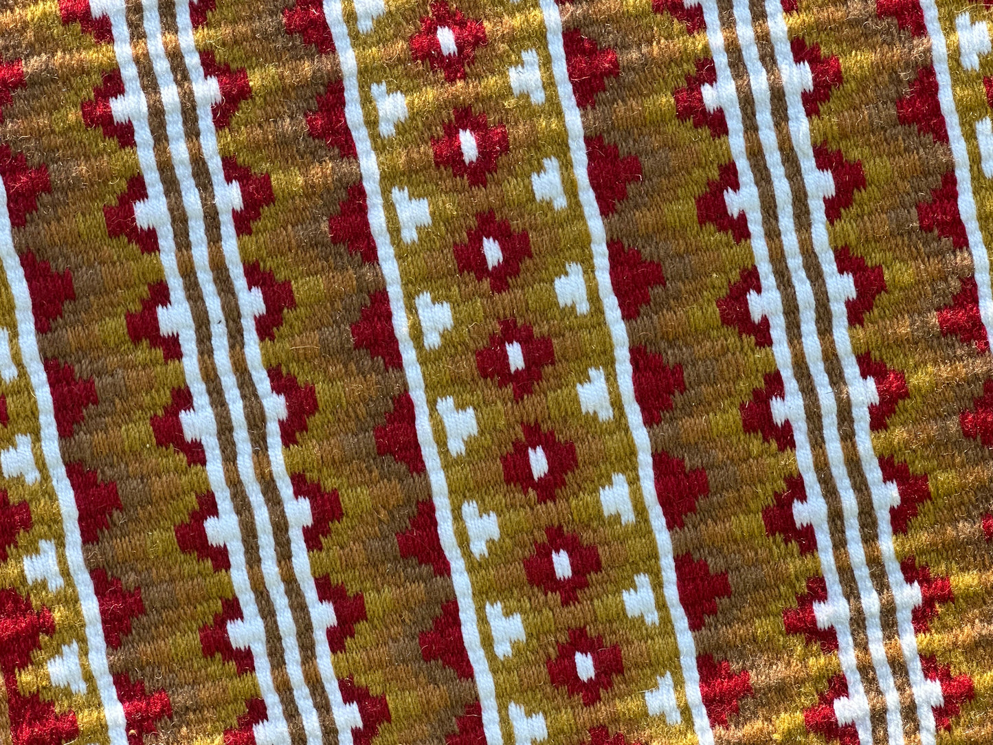 B180 Oversized Saddle Blanket red, white, gold, raw umber