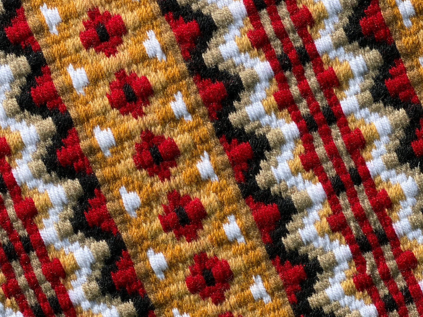 B522 Oversized Saddle Blanket Red, White, Indian Tan, Gold, Raw Umber