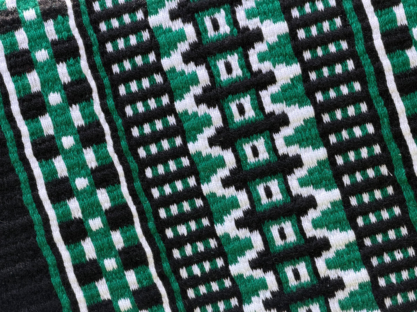 B578 Oversized Saddle Blanket Black, White, Emerald Green