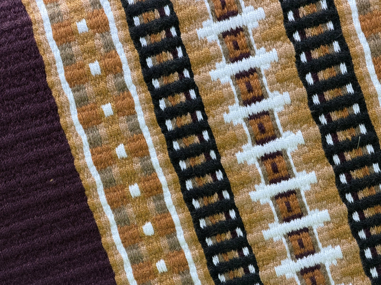 B572 Oversized Saddle Blanket Burgundy, Indian Tan, Raw Umber, Sheep Skin, Fawn, White