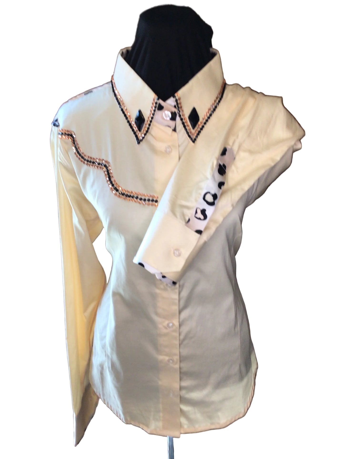 XL Cream Cotton Day Shirt. Button Front with Animal Print