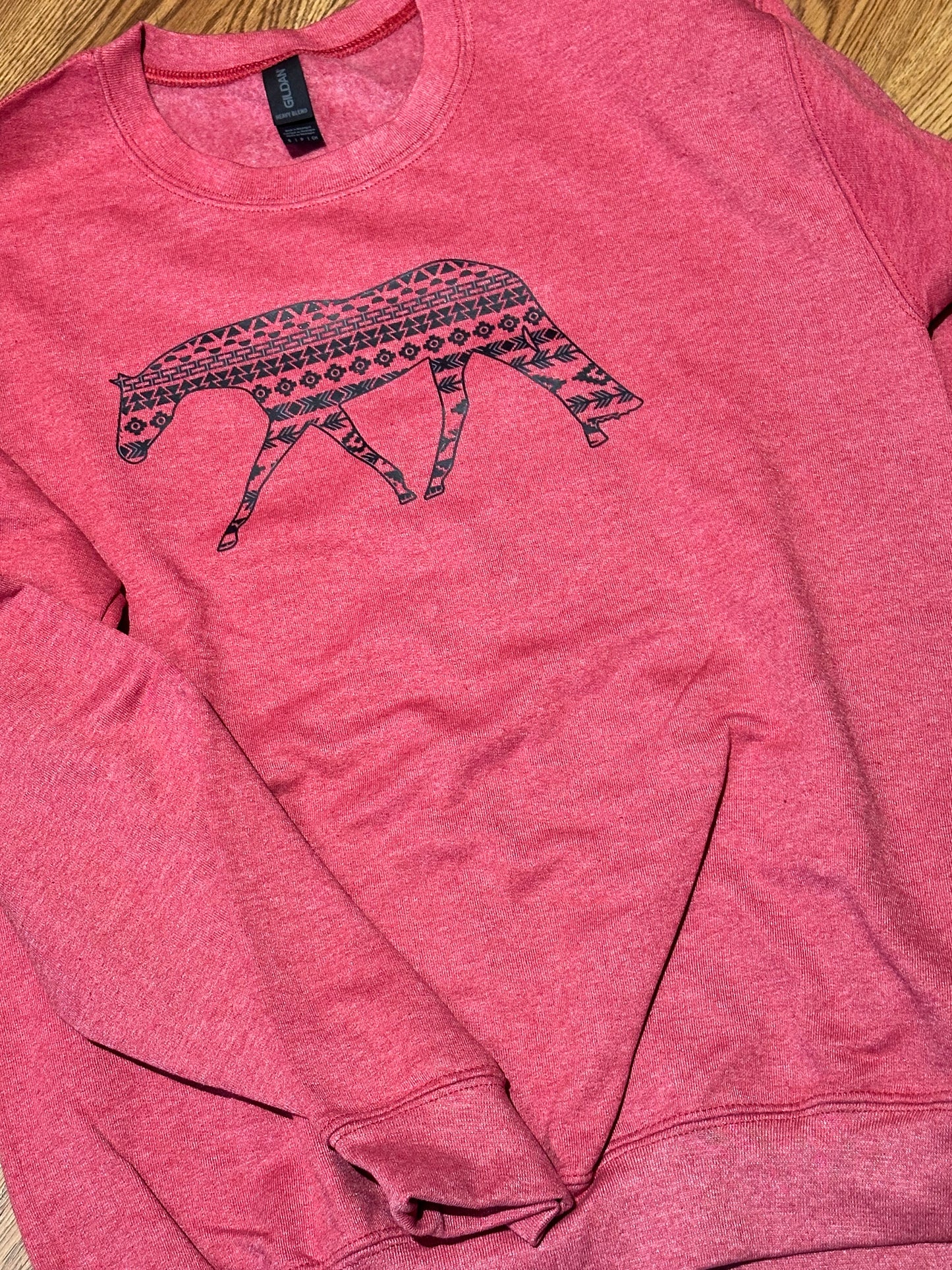 Sweatshirt "Aztec Horse" LARGE in red heather