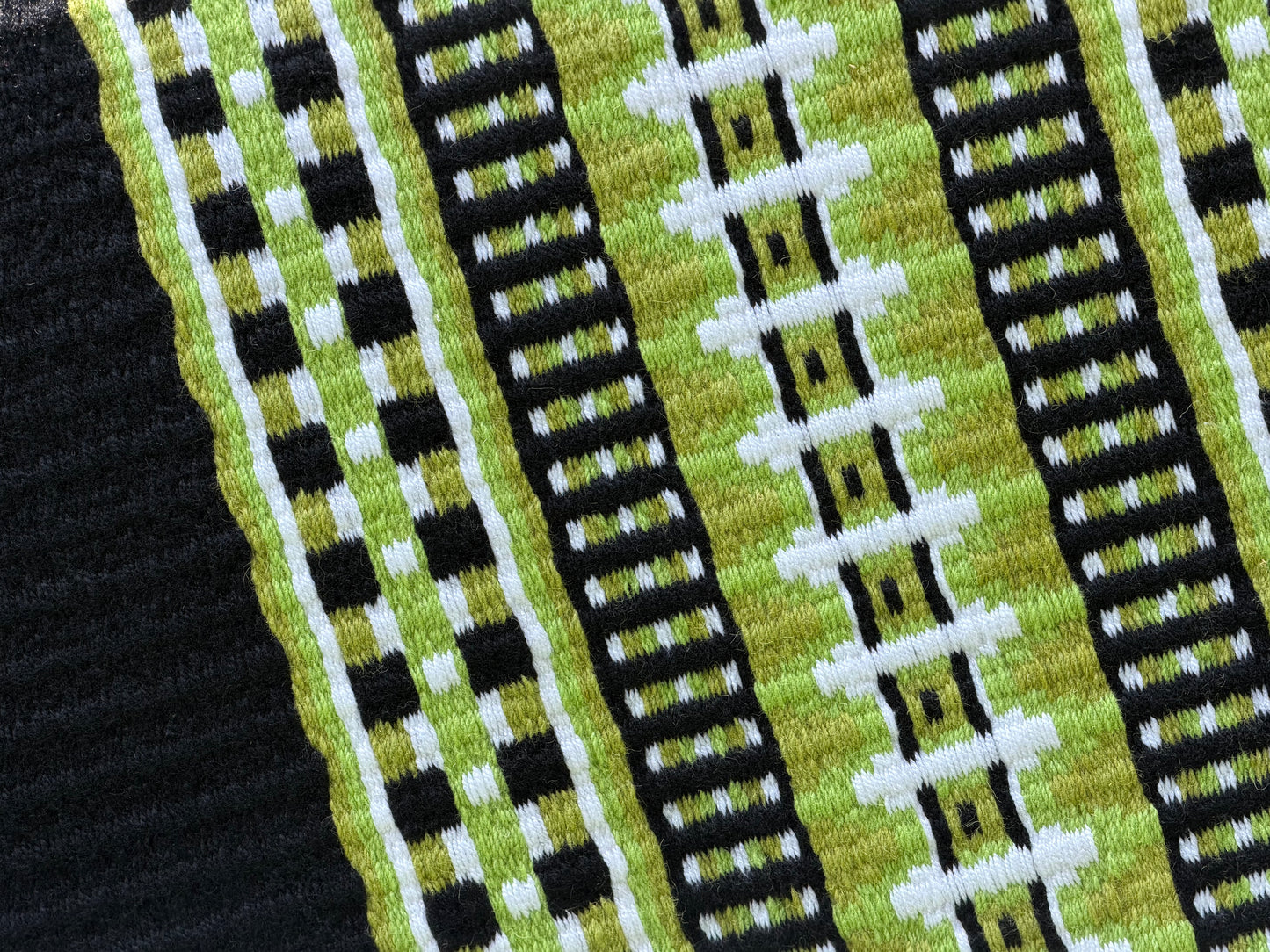 B574 Oversized Saddle Blanket Black, Lime Green, Lime Blast, White