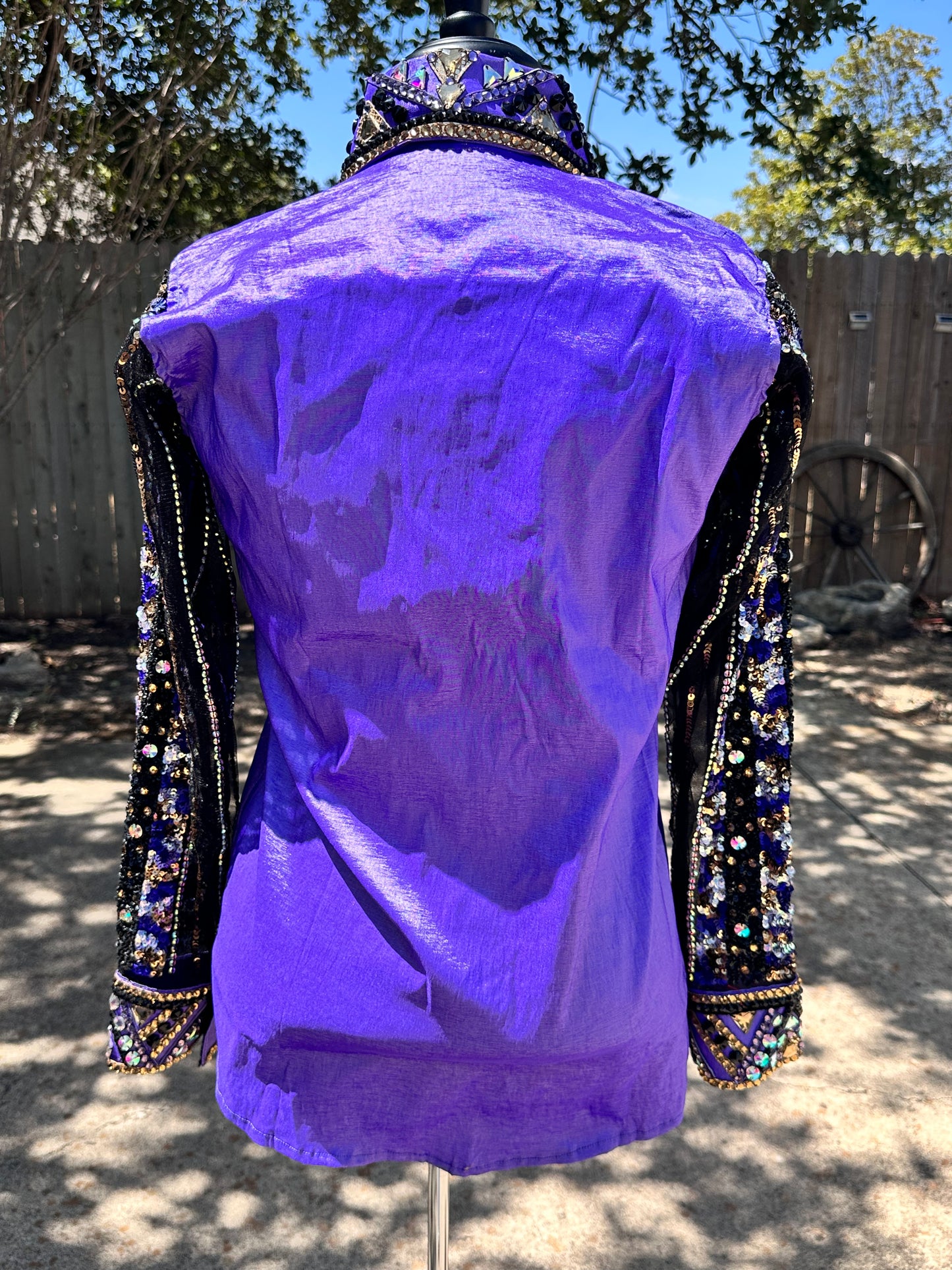 Size medium day shirt stretch taffeta hidden zipper purple lace sleeves