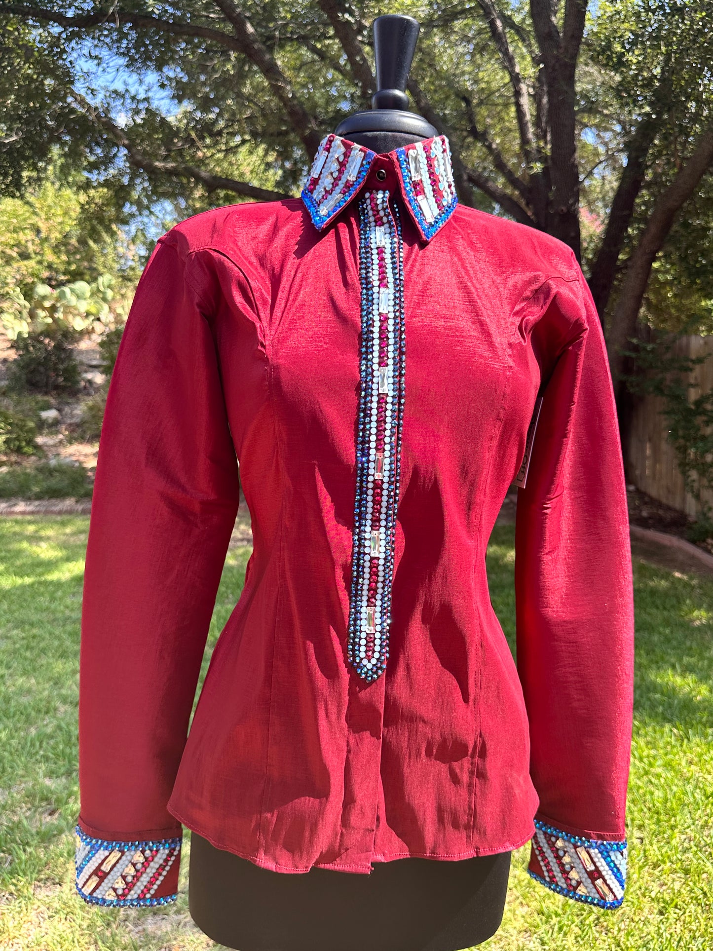 Size large day shirt burgundy and blues hidden zipper stretch taffeta