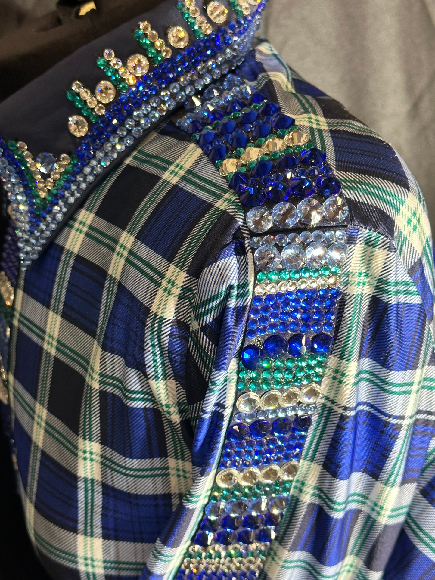 Size large back zip day shirt royal blue plaid