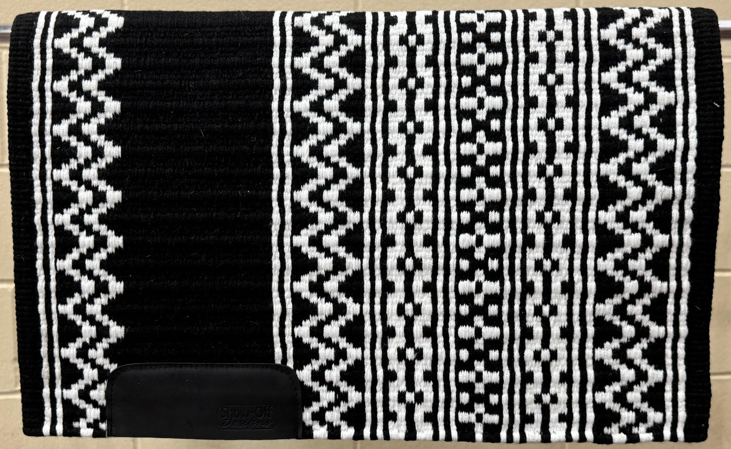 B225 Oversized Saddle Blanket Black, White