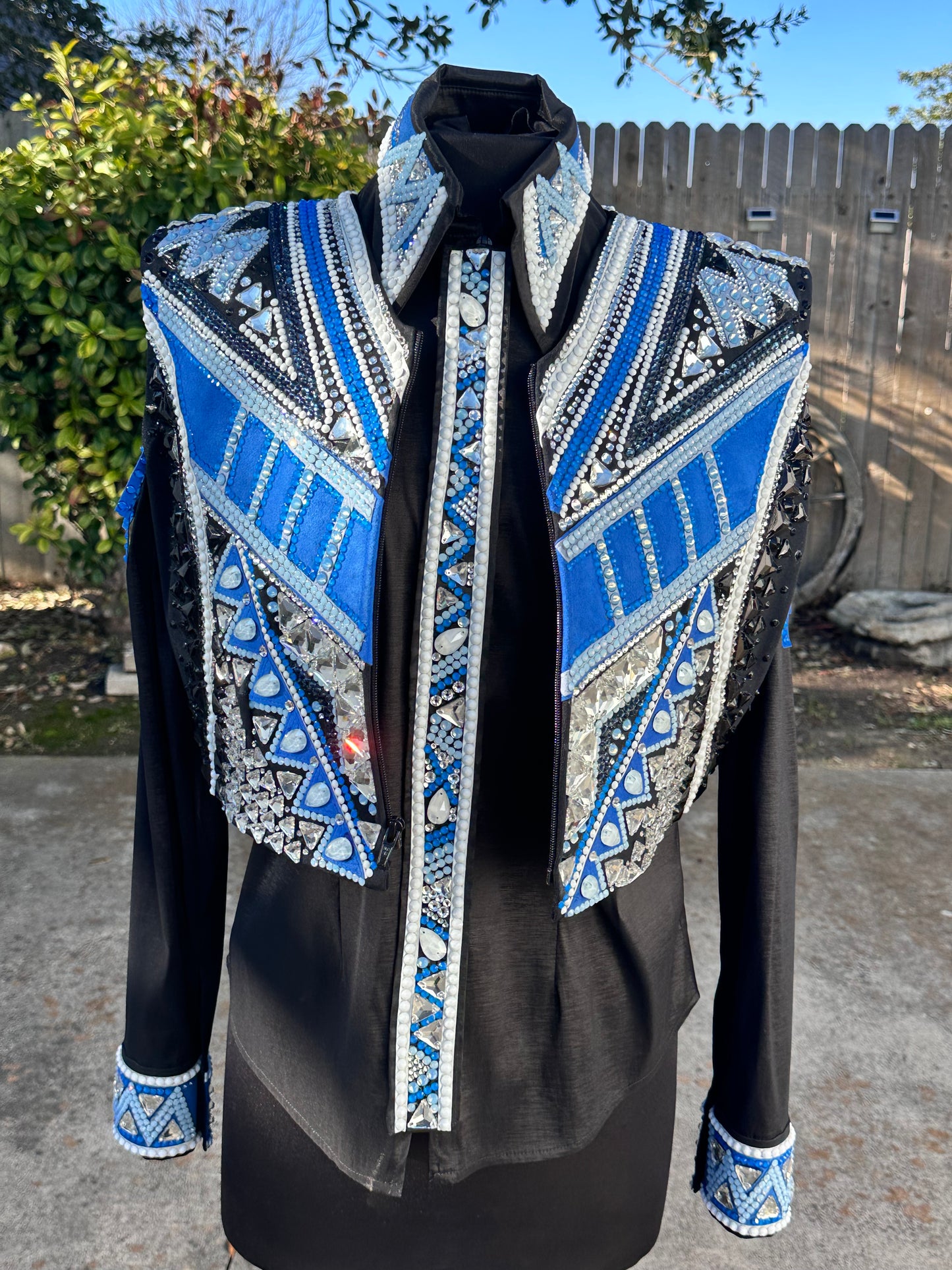 Size LARGE vest set  with black royal blue soft blue and white