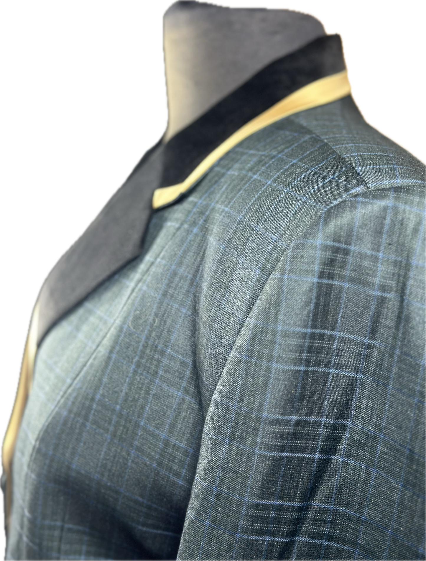 *40 Bust* Hunter green plaid with gold trims. Hidden zipper behind the buttons.