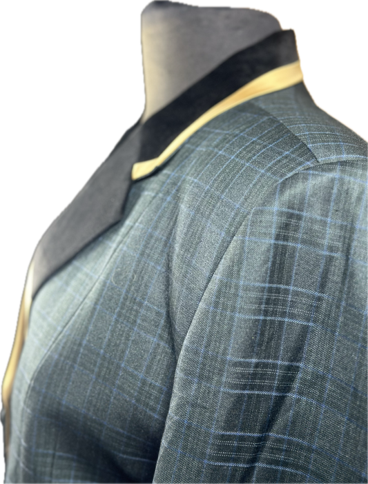 *40 Bust* Hunter green plaid with gold trims. Hidden zipper behind the buttons.