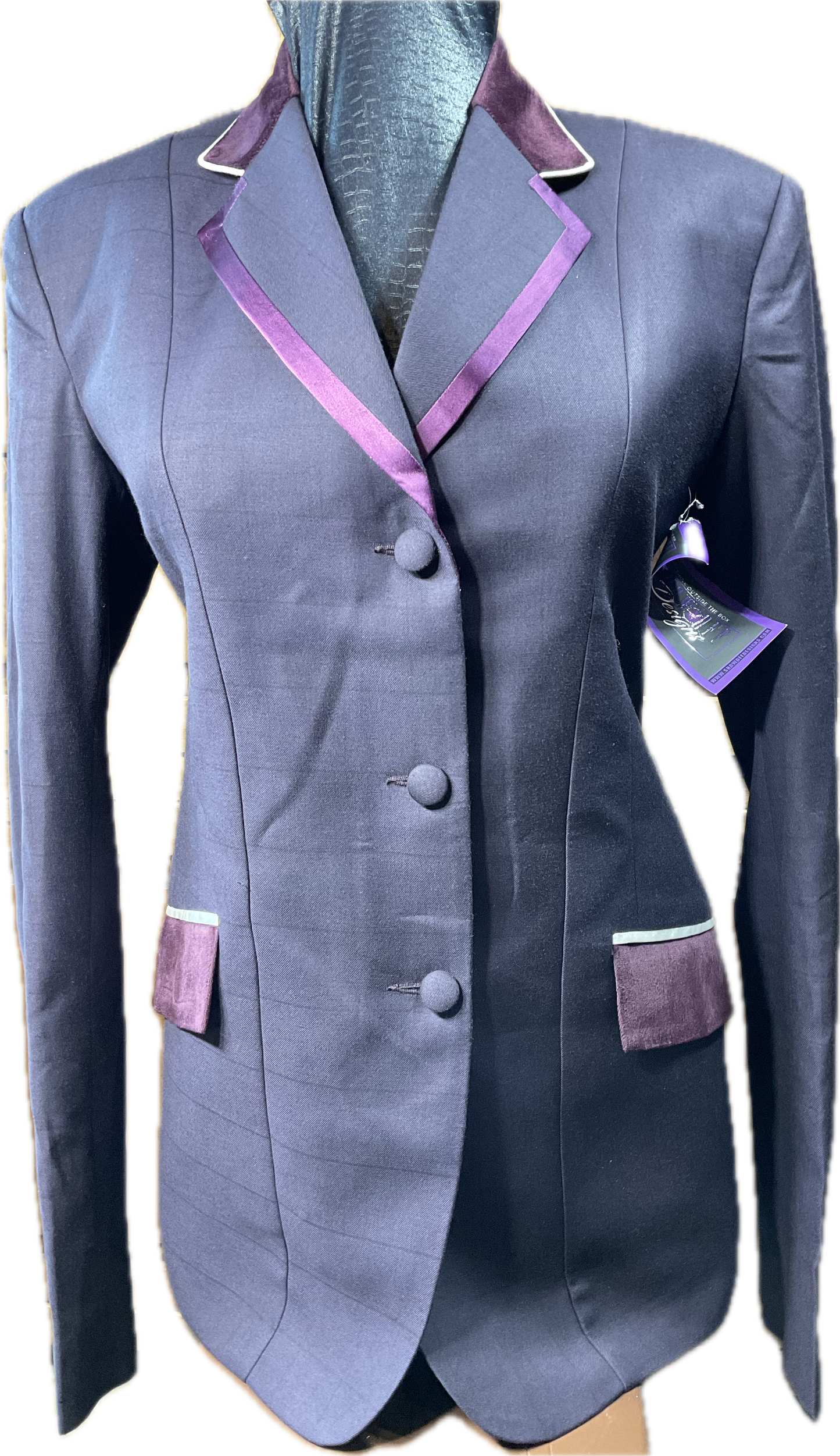 *34 Bust*Plum hunt coat. Velvet collar and matching trims. Hidden zipper behind the buttons.