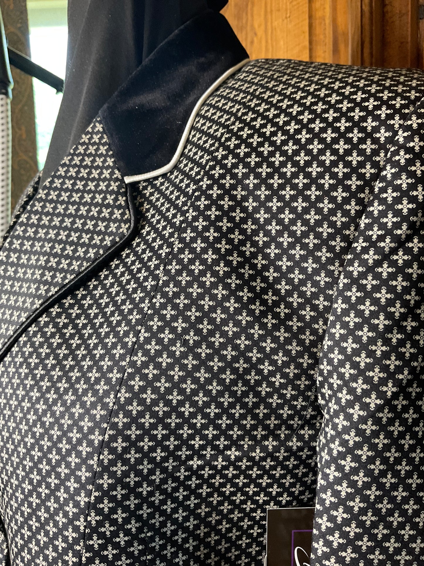 *38 Bust* Black and white print coat with hidden zipper. Matching pants may be ordered.