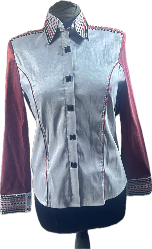 Size medium stretch silver grey with brick red sleeves. GORGEOUS!!!!!!!!!!!