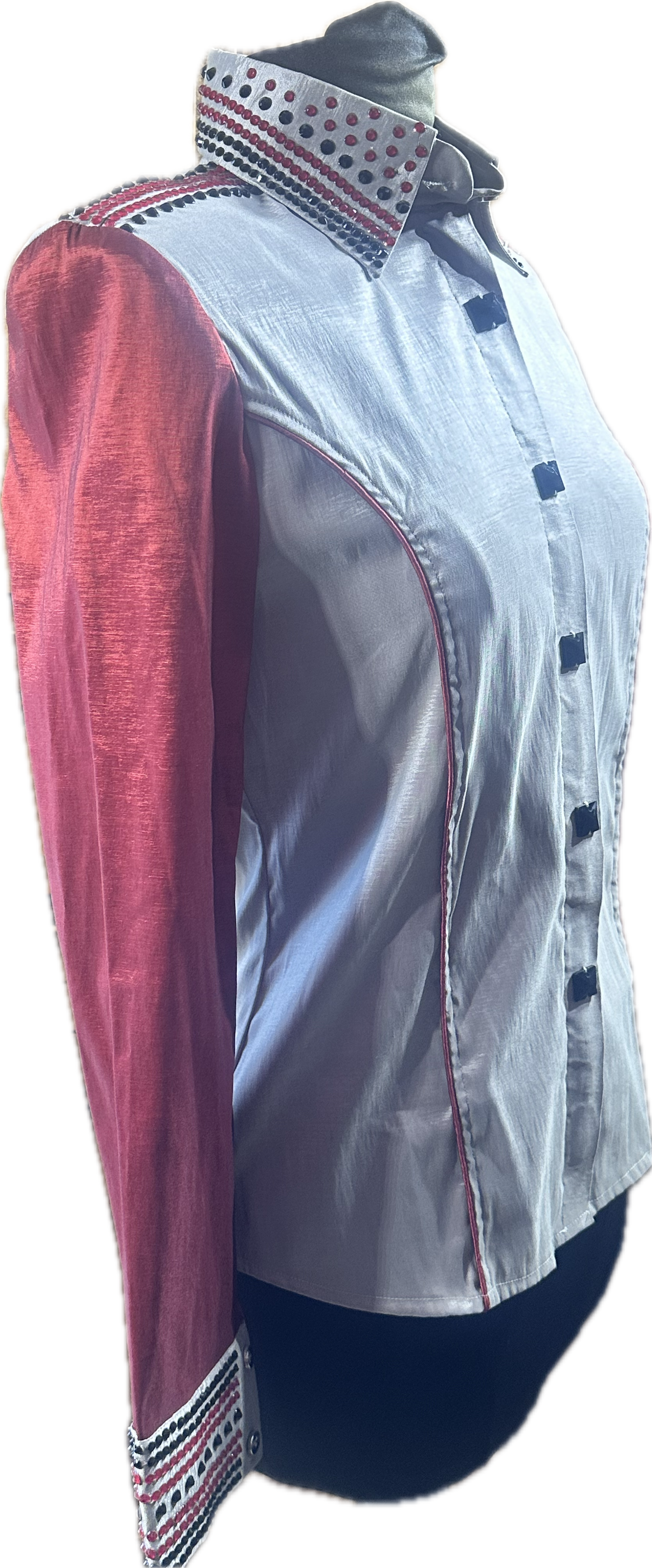 Size medium stretch silver grey with brick red sleeves. GORGEOUS!!!!!!!!!!!