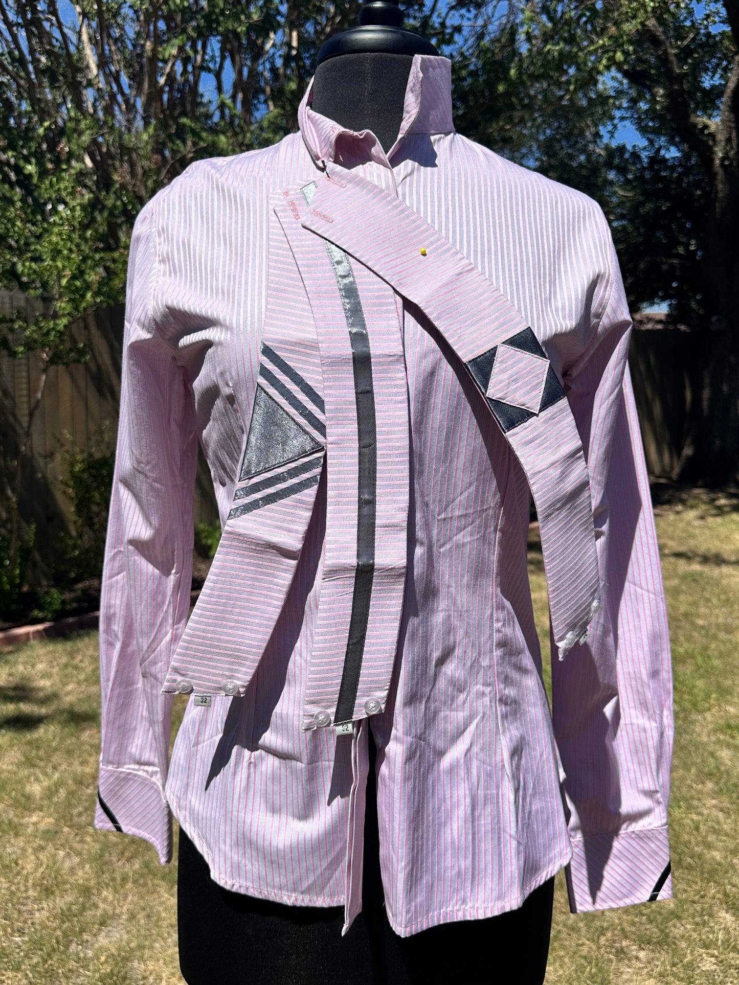 #L41 English Shirt Size 32 Pink/silver stripe