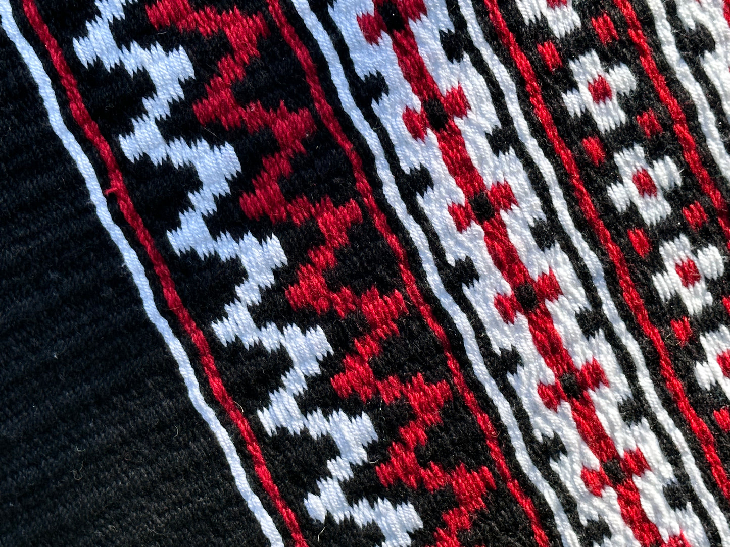 531. Oversized saddle blanket black white red