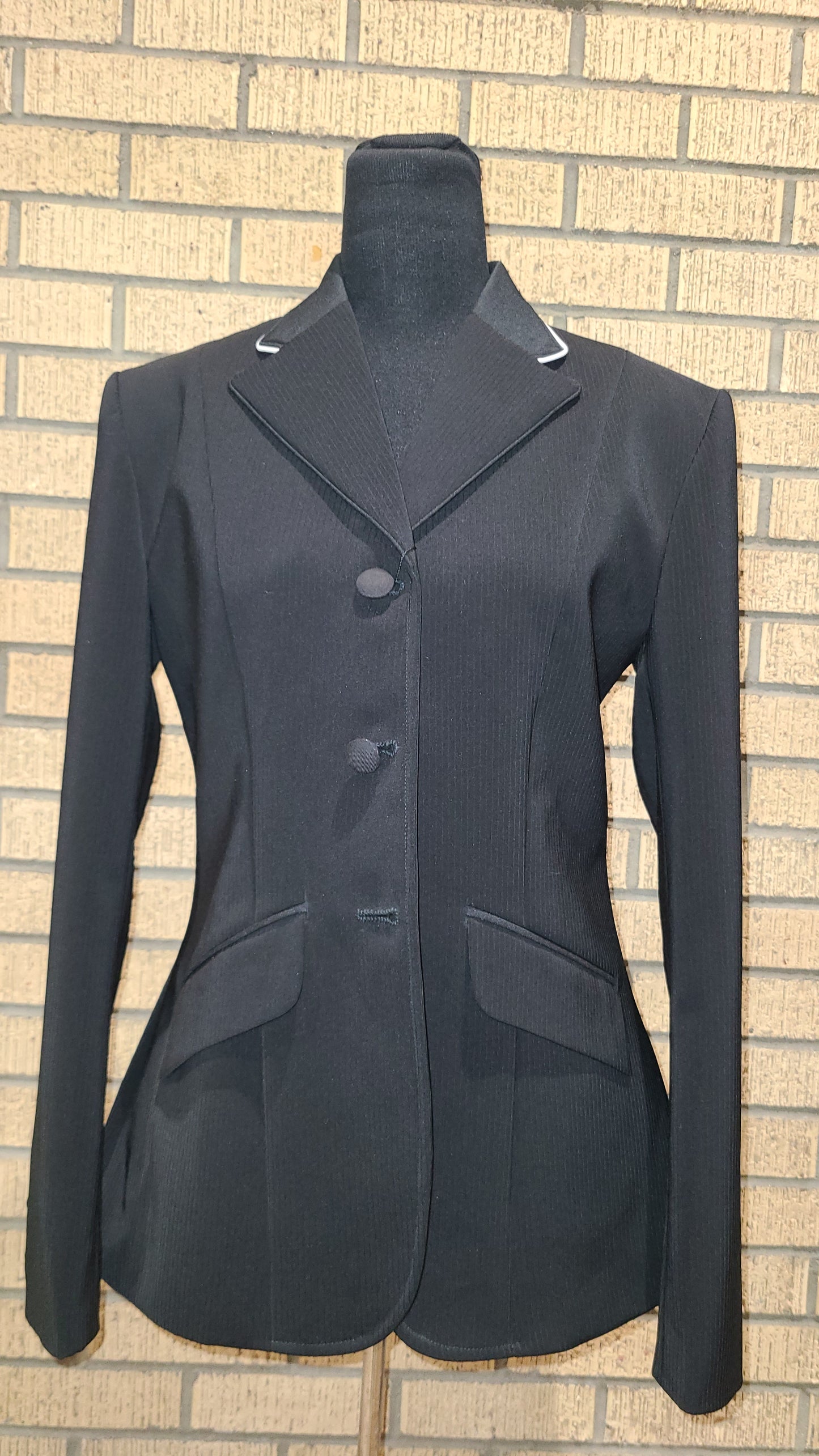 #RR1470 Thin Line Black Coat Size 14