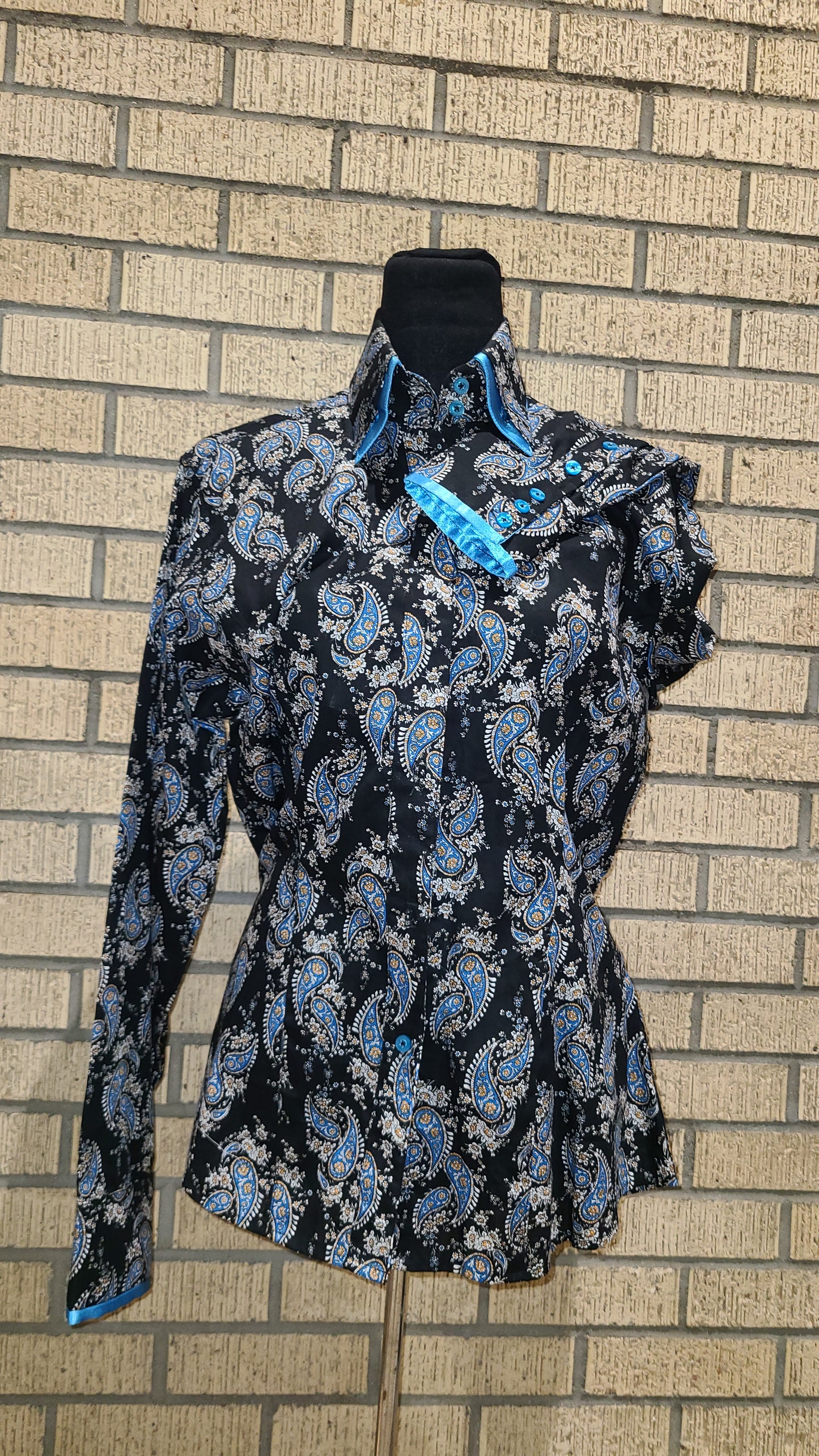 #paisley western shirt size large (bust 40) paisley print with light blue trims